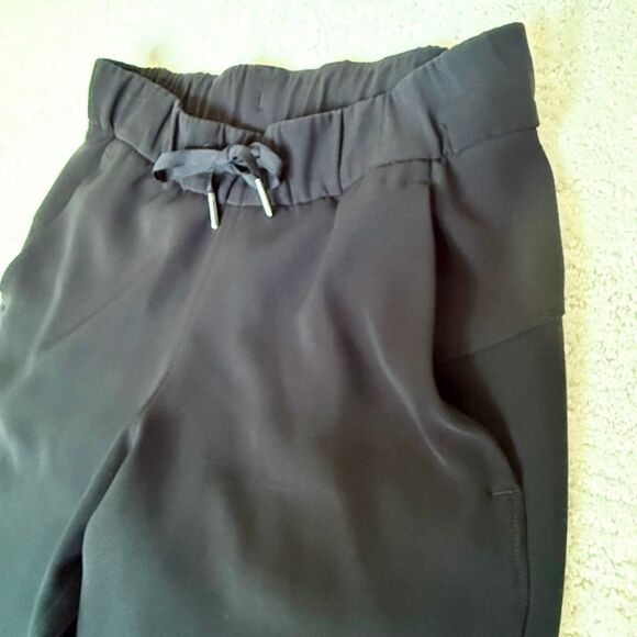 Lululemon Athletica On The Fly Black Drawstring Elastic Waist Pants - Women’s US - Picture 2 of 12